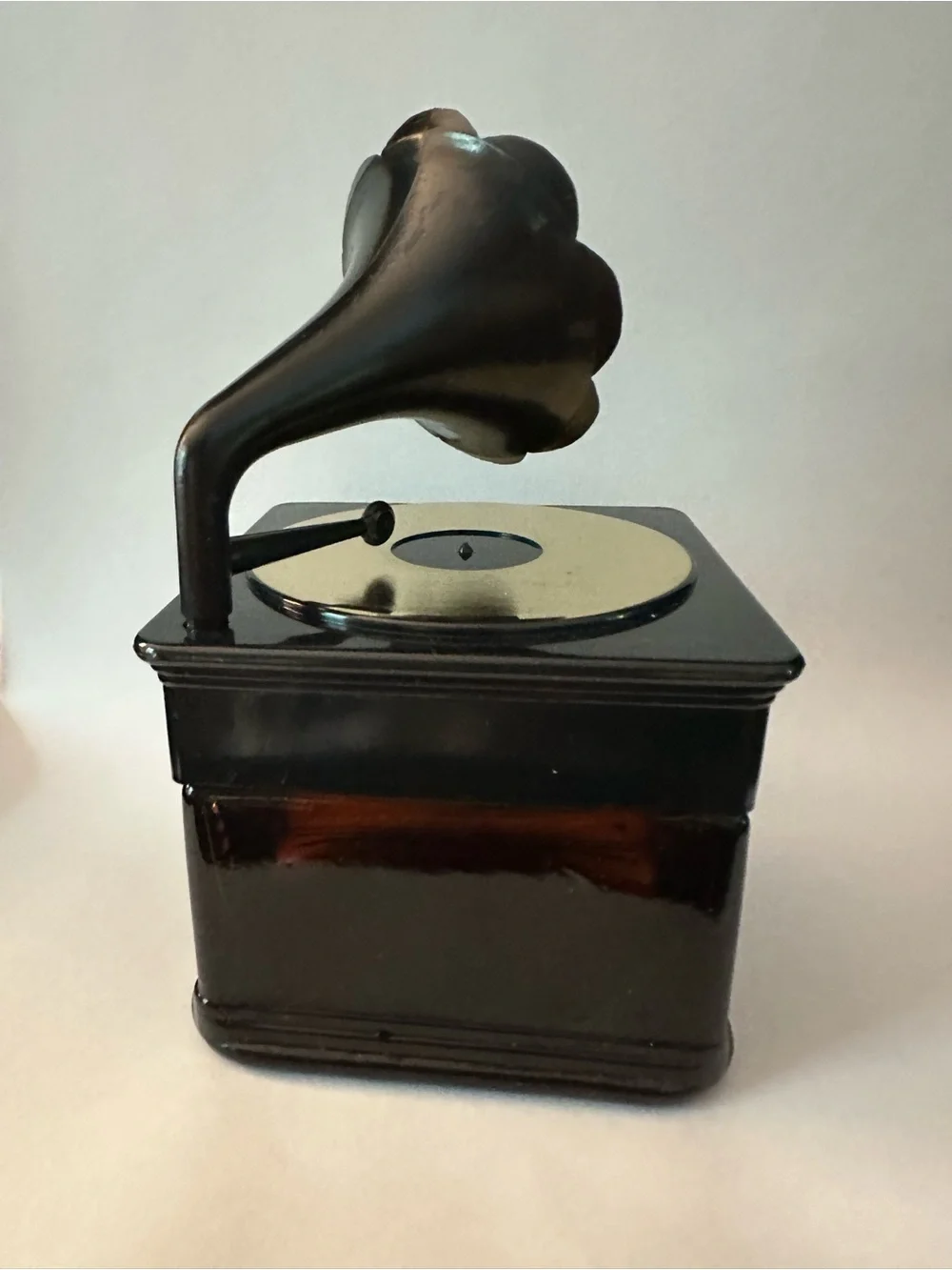 Amway Gramophone Decanter After Shave 4 fl oz